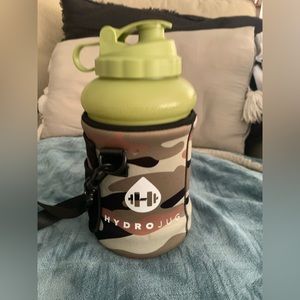 Olive green HydroJug with green camouflage sleeve